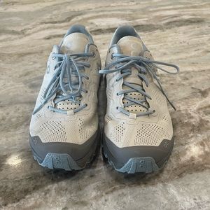 On Cloudventure Size 7